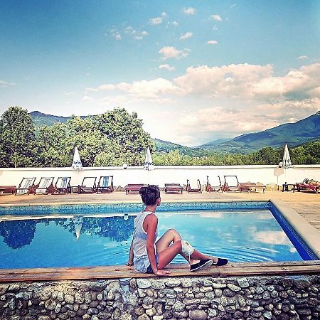 Hotel Tihiat Kat Aprilci Kültér fotó