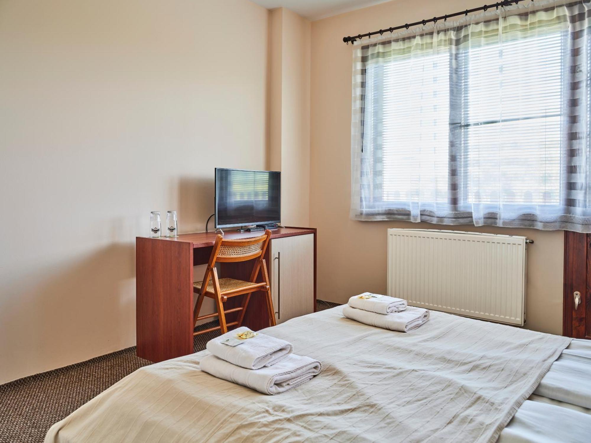 Hotel Tihiat Kat Aprilci Kültér fotó