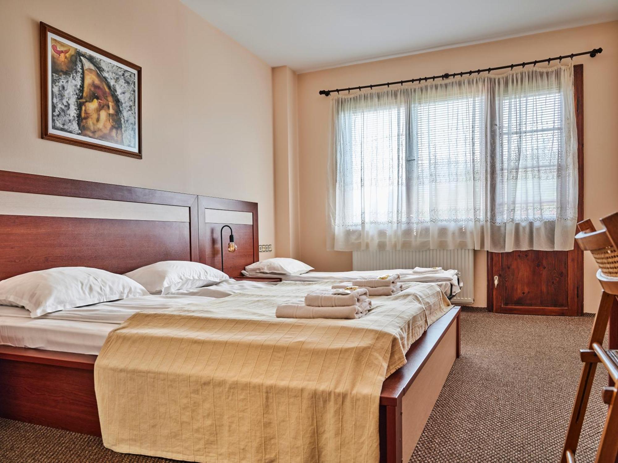 Hotel Tihiat Kat Aprilci Kültér fotó