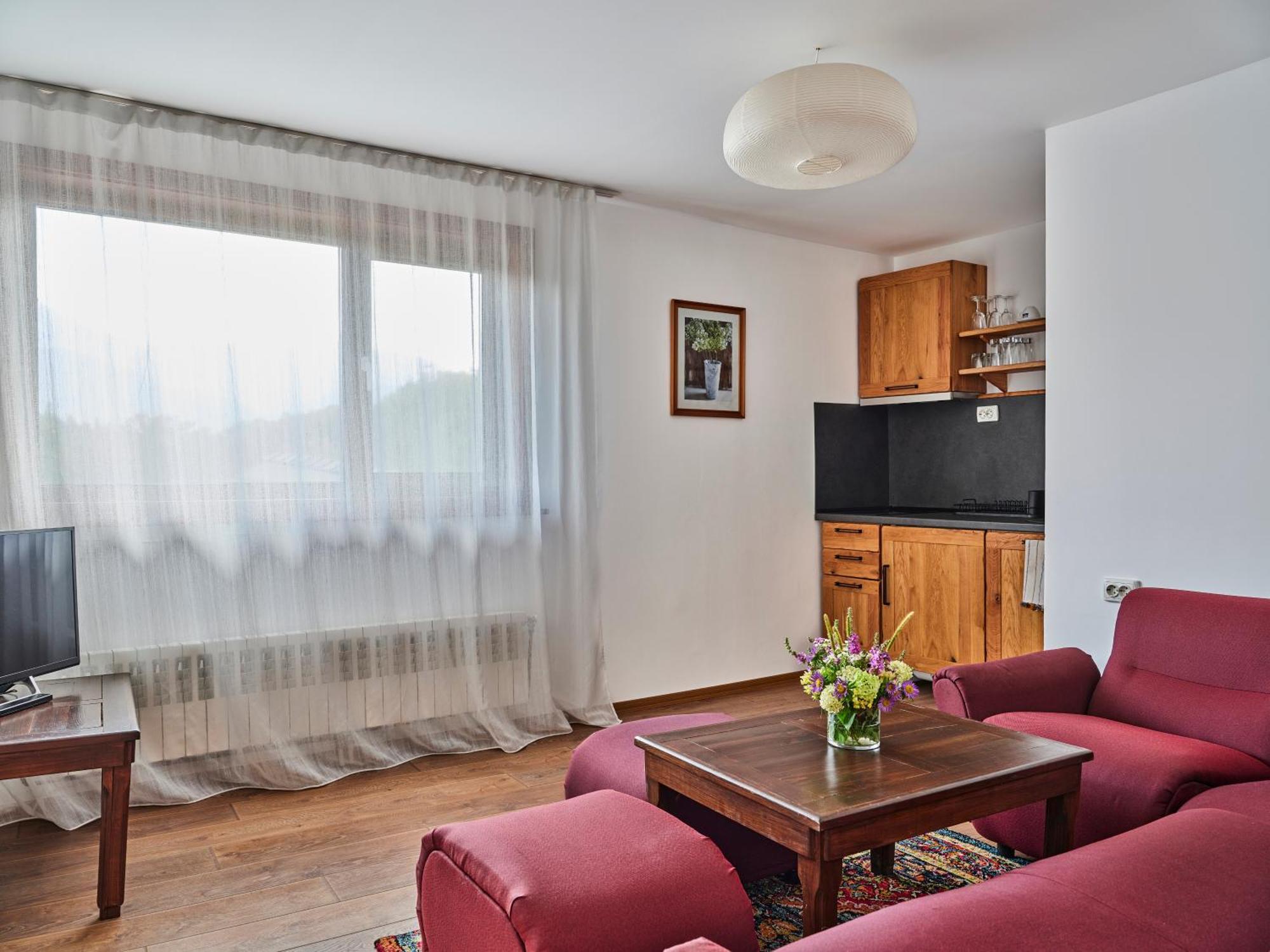 Hotel Tihiat Kat Aprilci Kültér fotó
