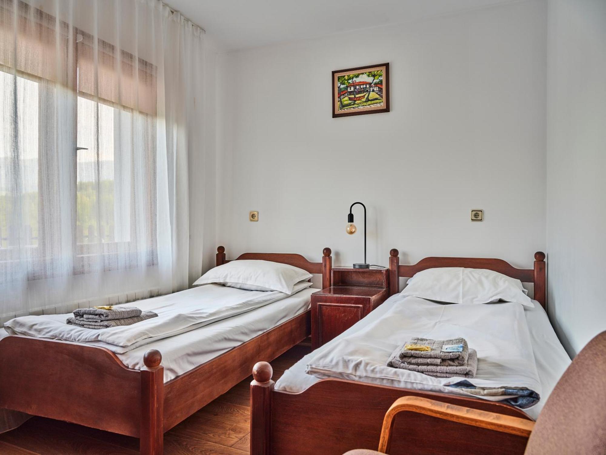 Hotel Tihiat Kat Aprilci Kültér fotó