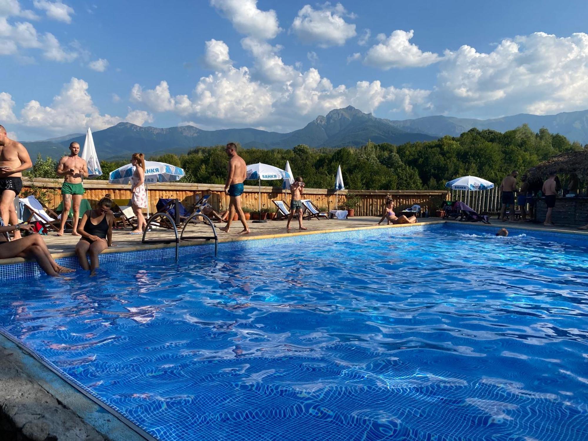 Hotel Tihiat Kat Aprilci Kültér fotó