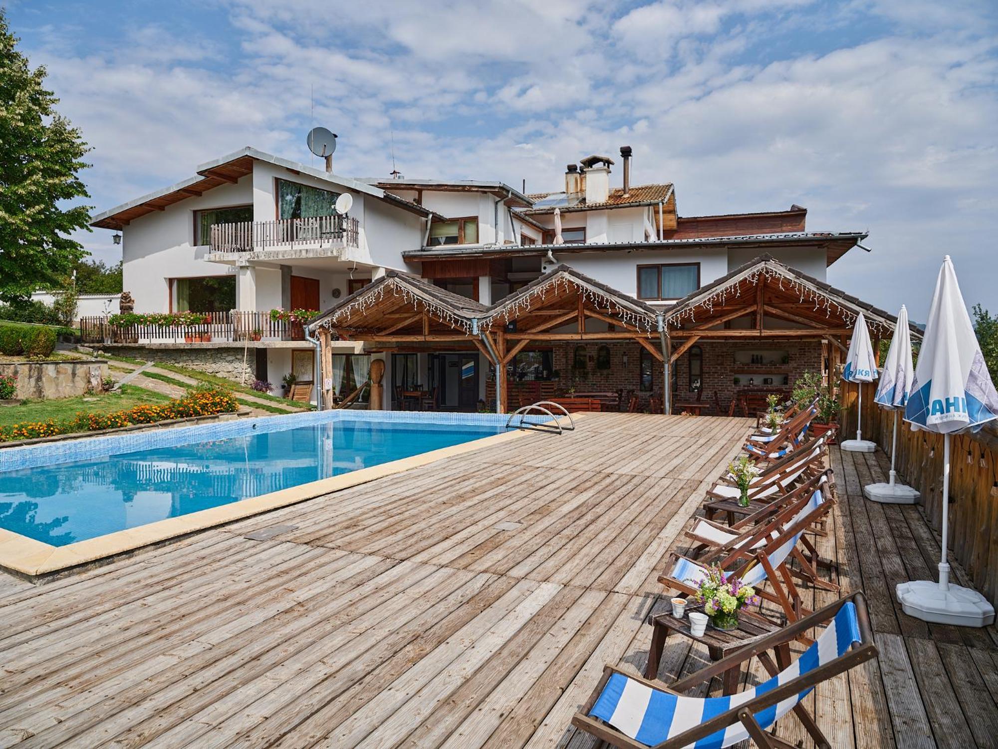 Hotel Tihiat Kat Aprilci Kültér fotó