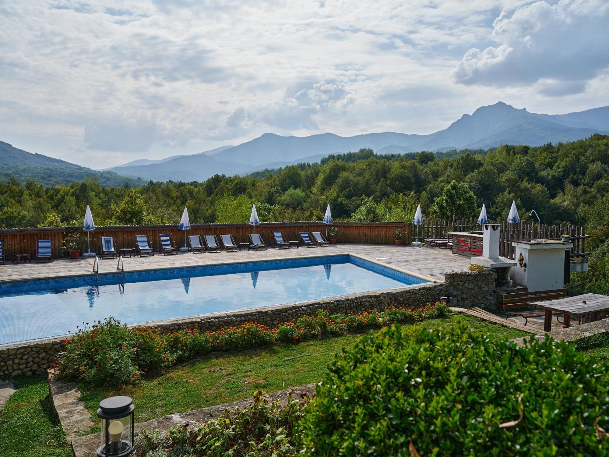 Hotel Tihiat Kat Aprilci Kültér fotó