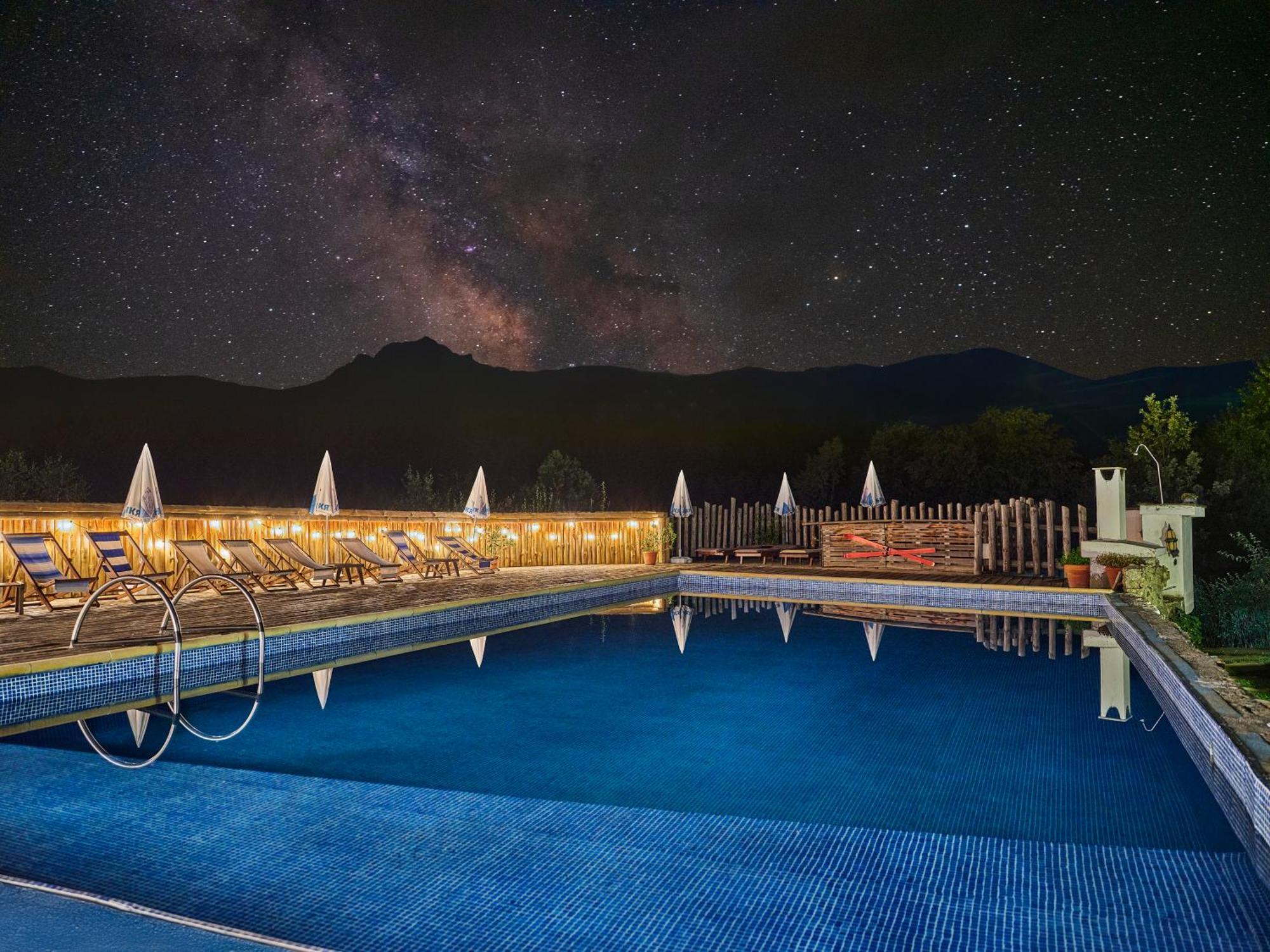 Hotel Tihiat Kat Aprilci Kültér fotó