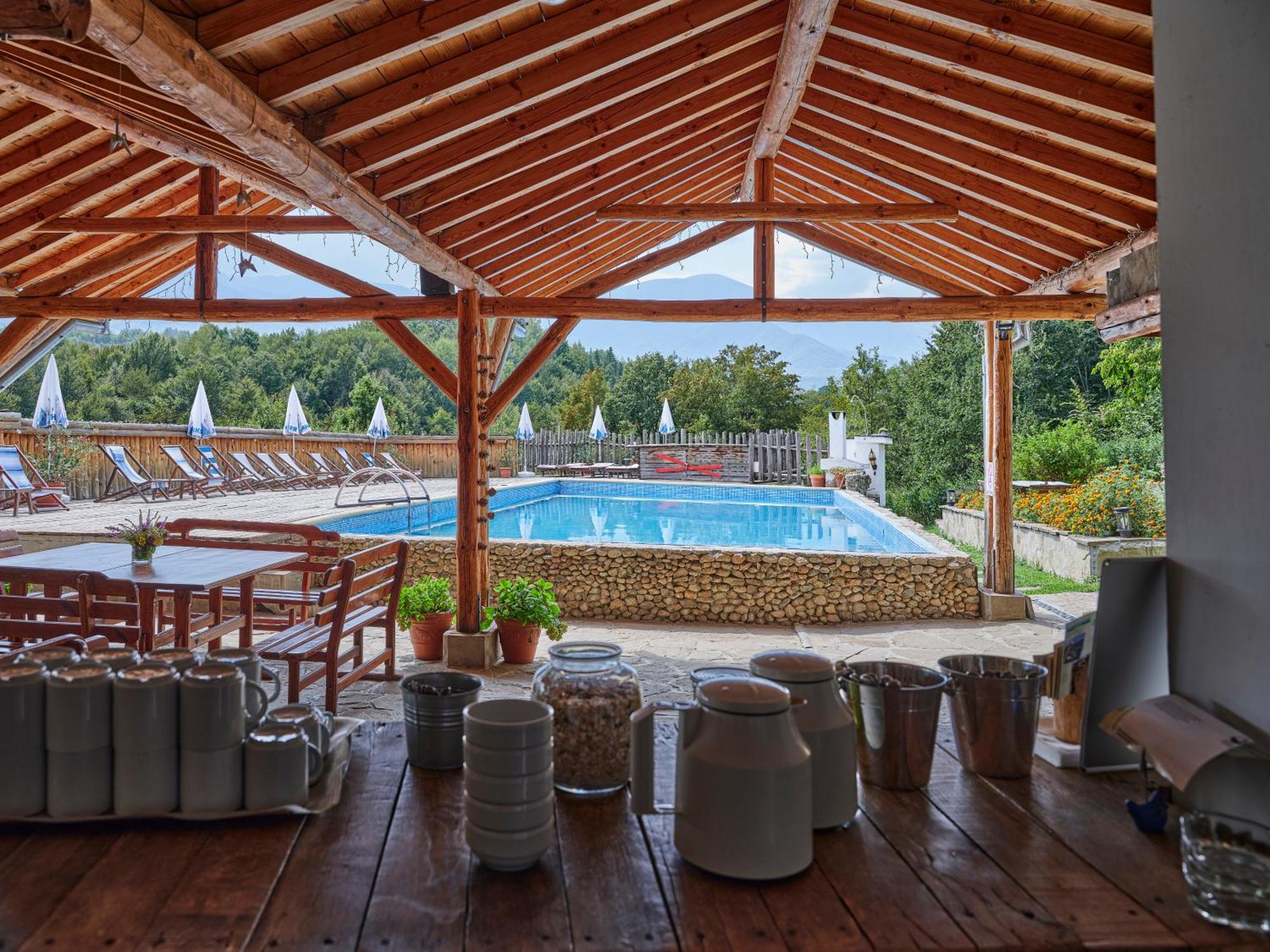 Hotel Tihiat Kat Aprilci Kültér fotó